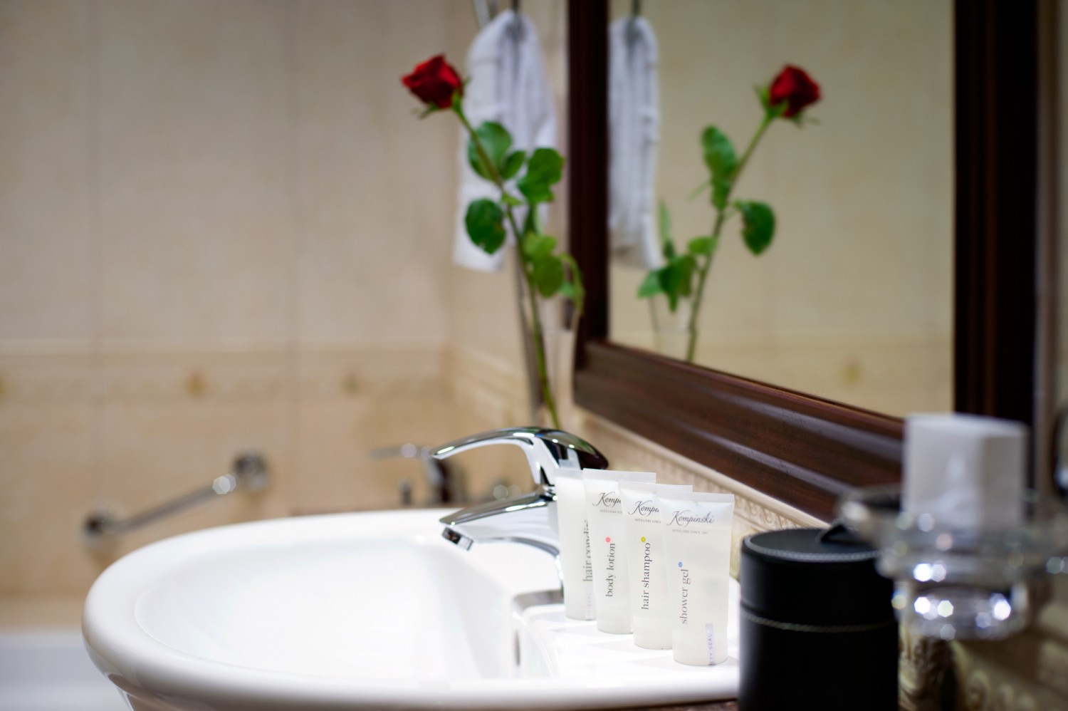 SetWidth1500-bathroom-basin-KempinskiPalm